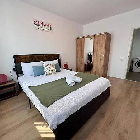 The Happy Coresi Appartement *